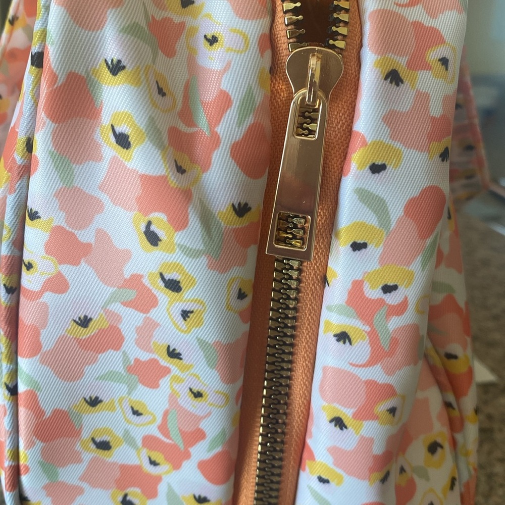 Cosmetics Bag SEALED - Picture 3 of 3